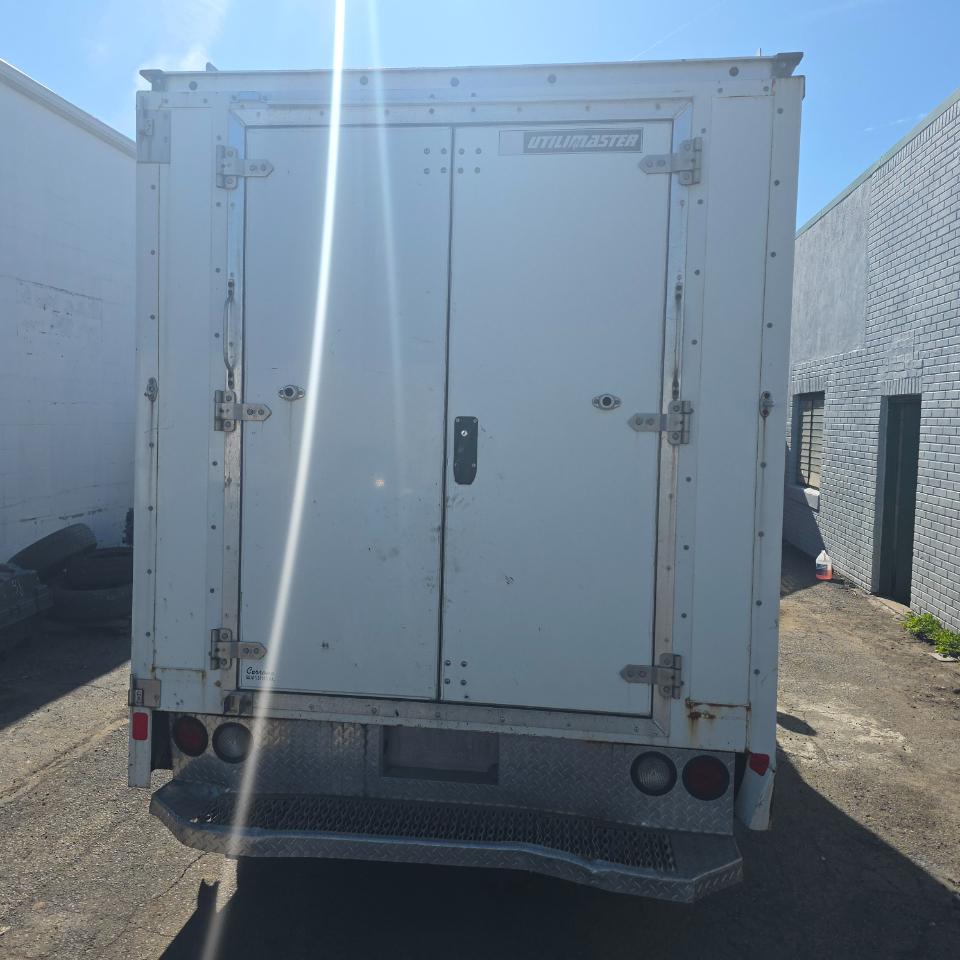 GMC Savana G3500 139 in. 2016