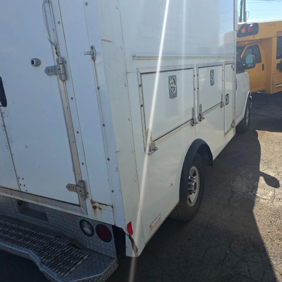 GMC Savana G3500 139 in. 2016