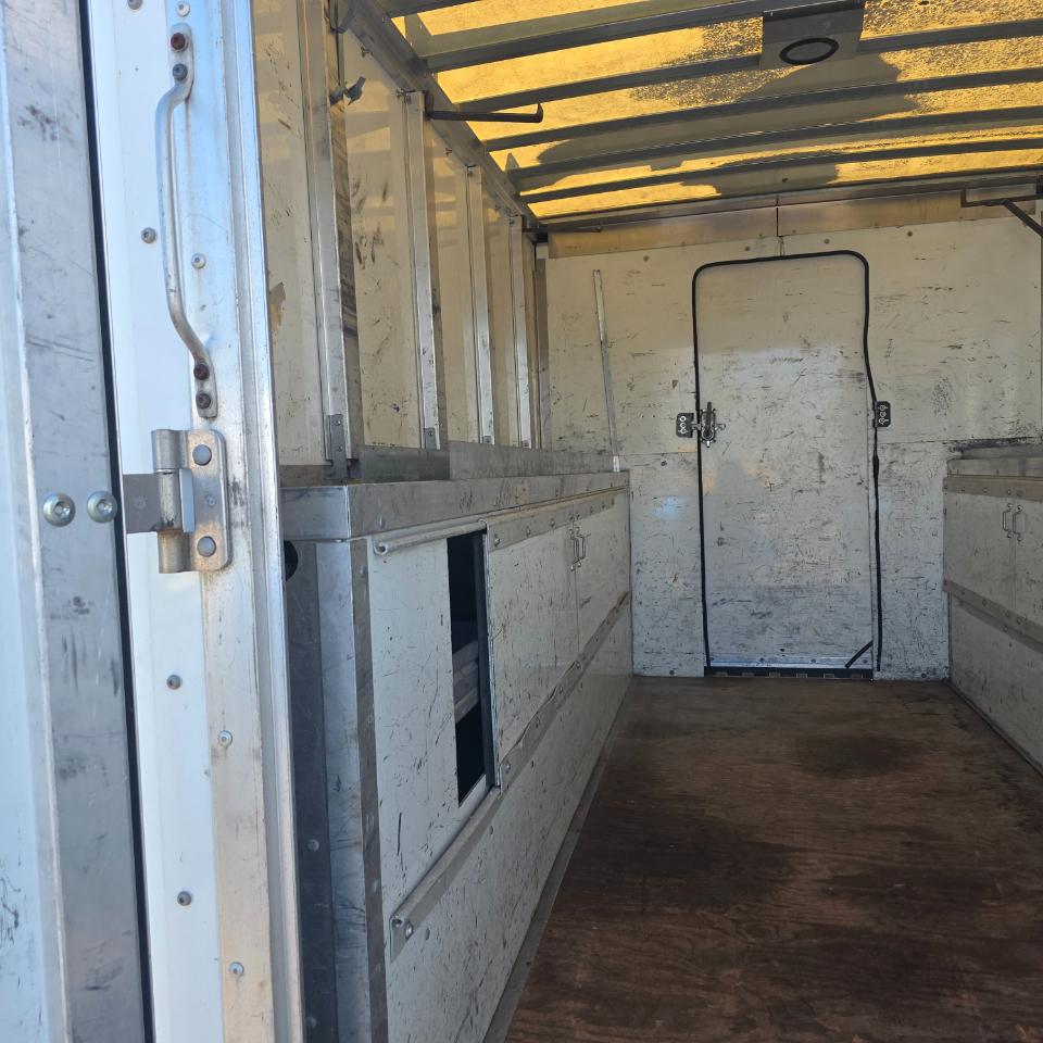 GMC Savana G3500 139 in. 2016