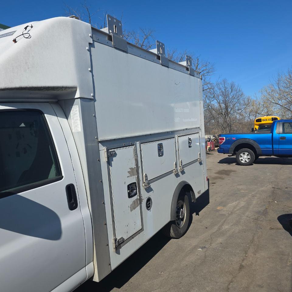 GMC Savana G3500 139 in. 2016