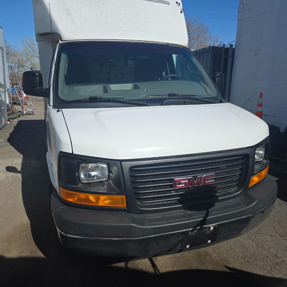 GMC Savana G3500 139 in. 2016