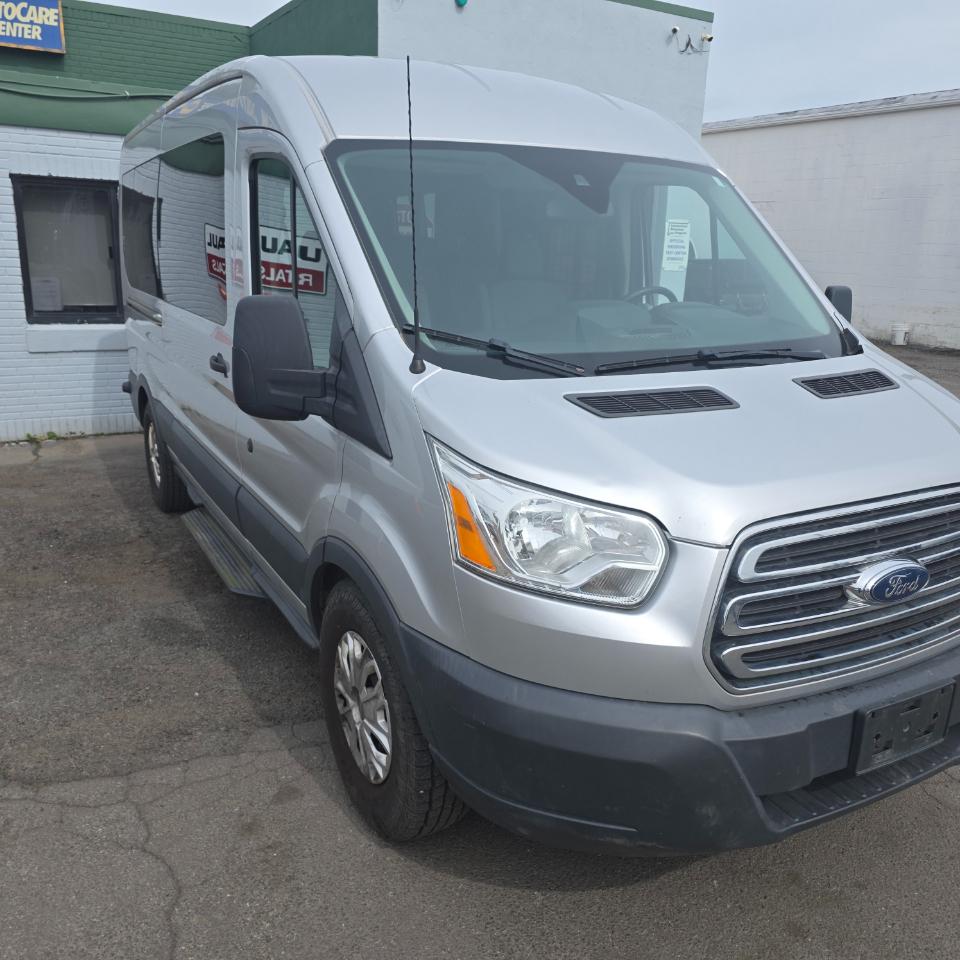 Ford Transit 350 Wagon Med. Roof XL w/Sliding Pass. 148-in. WB 2015