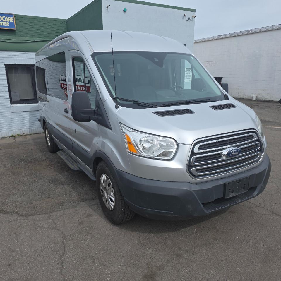 Ford Transit 350 Wagon Med. Roof XL w/Sliding Pass. 148-in. WB 2015