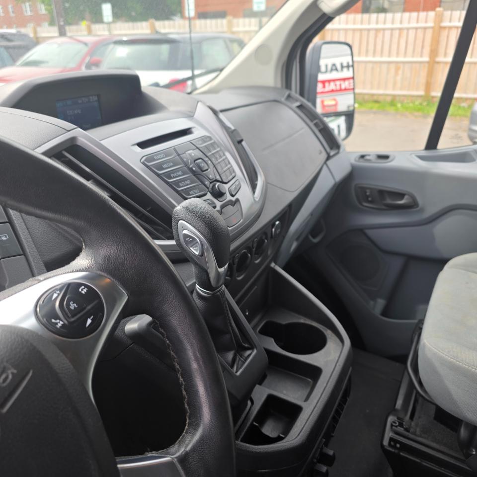 Ford Transit 350 Wagon Med. Roof XL w/Sliding Pass. 148-in. WB 2015