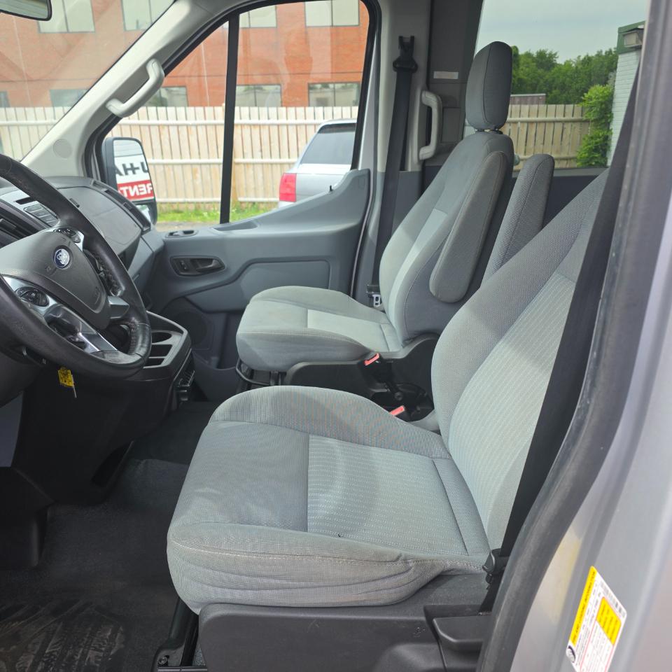 Ford Transit 350 Wagon Med. Roof XL w/Sliding Pass. 148-in. WB 2015