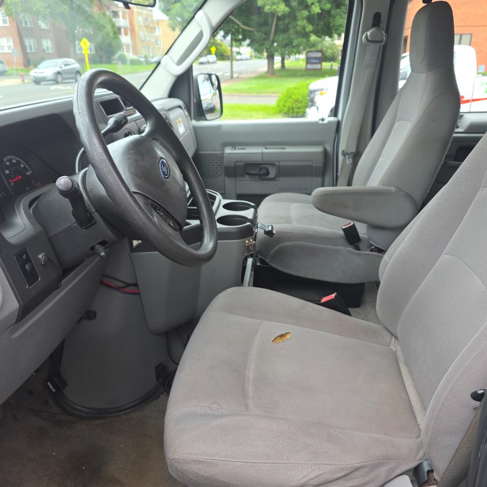 Ford Econoline E-150 XL 2012