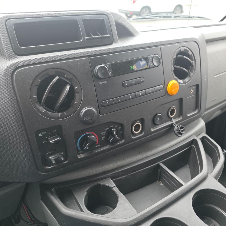 Ford Econoline E-150 XL 2012
