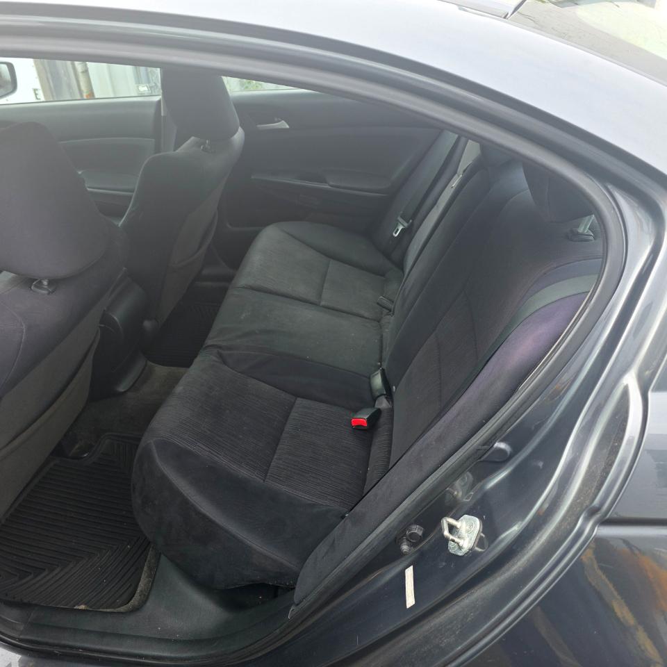 Honda Accord LX sedan AT 2012