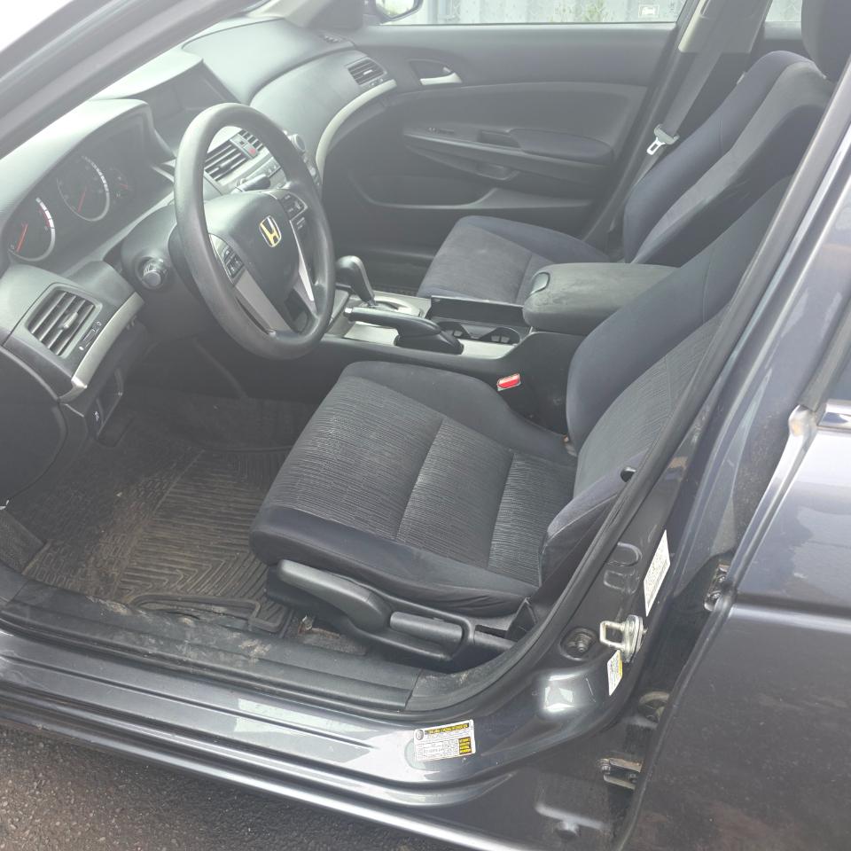 Honda Accord LX sedan AT 2012