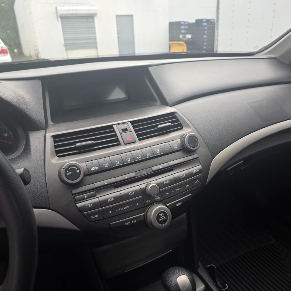 Honda Accord LX sedan AT 2012