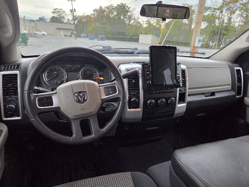 RAM 1500 4WD Crew Cab 149" SLT 2011 RAM 1500 4WD Crew Cab 149" SLT 2011
