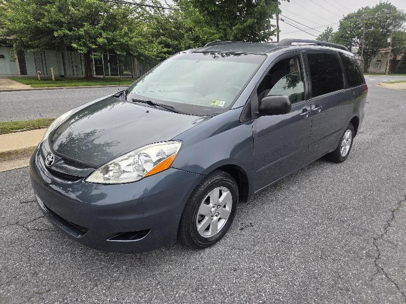 Toyota Sienna LE FWD 8-Passenger Seating 2008