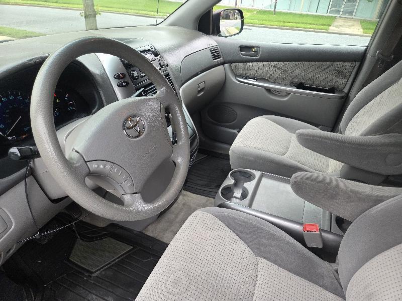 Toyota Sienna LE FWD 8-Passenger Seating 2008