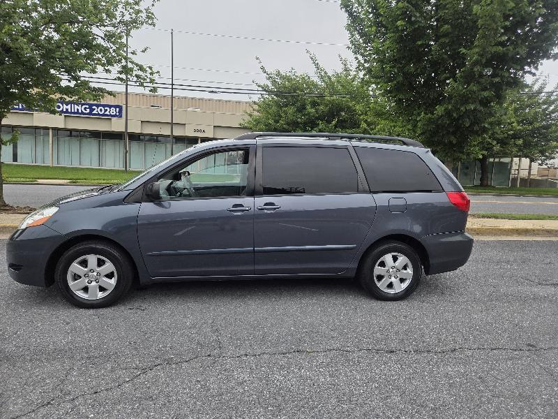 Toyota Sienna LE FWD 8-Passenger Seating 2008