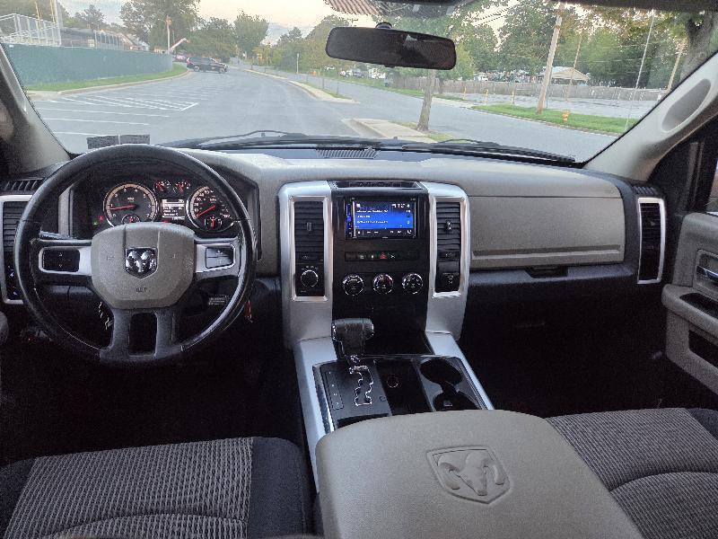 RAM 1500 Big Horn 4x4 Crew Cab 5'7" Box 2011