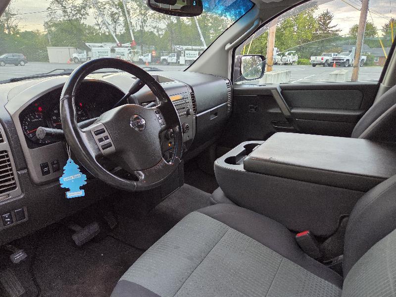 Nissan Titan XE Crew Cab 4WD 2004