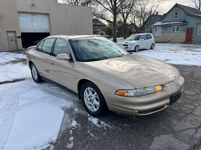 Oldsmobile Intrigue GL Sedan 2002