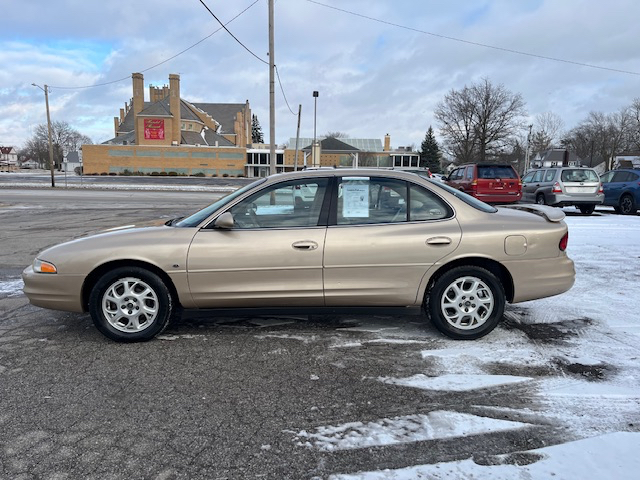Oldsmobile Intrigue GL Sedan 2002