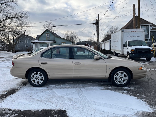 Oldsmobile Intrigue GL Sedan 2002