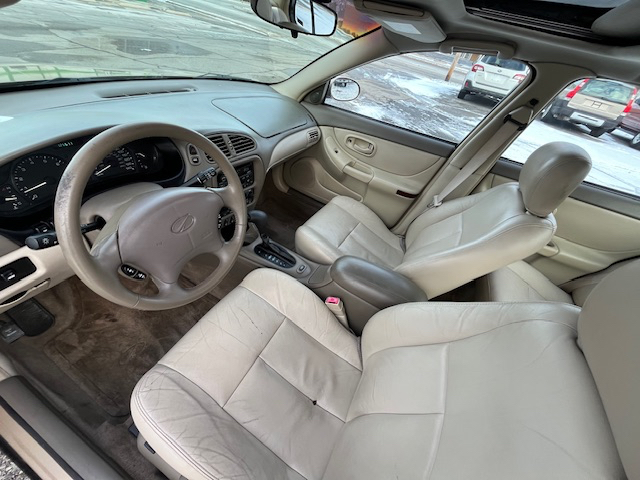 Oldsmobile Intrigue GL Sedan 2002