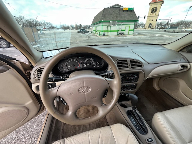 Oldsmobile Intrigue GL Sedan 2002