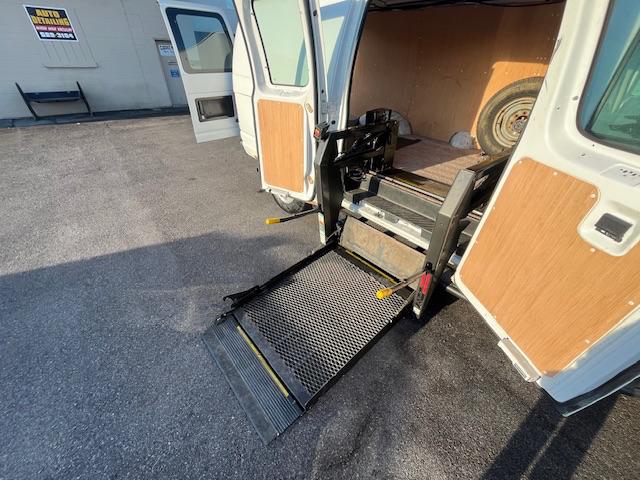 Ford Econoline E-250 2007