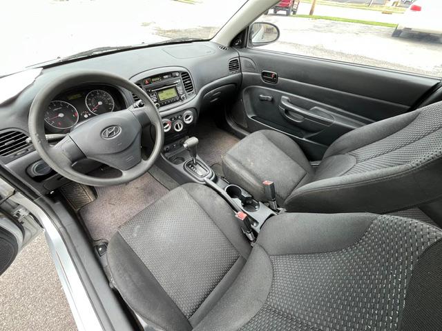 2009 Hyundai Accent GS - Photo 11