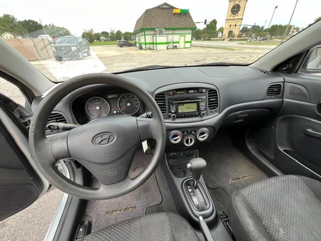 2009 Hyundai Accent GS - Photo 12