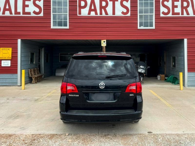 Volkswagen Routan SEL 2012