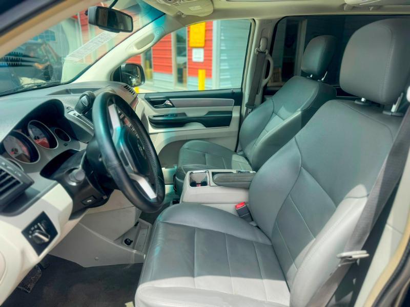 Volkswagen Routan SEL 2012