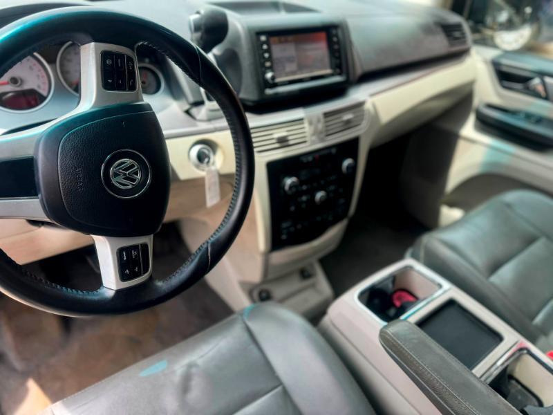 Volkswagen Routan SEL 2012