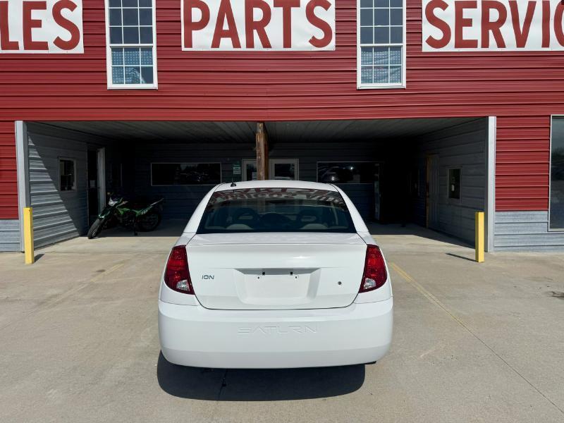 Saturn ION Sedan 2 2006