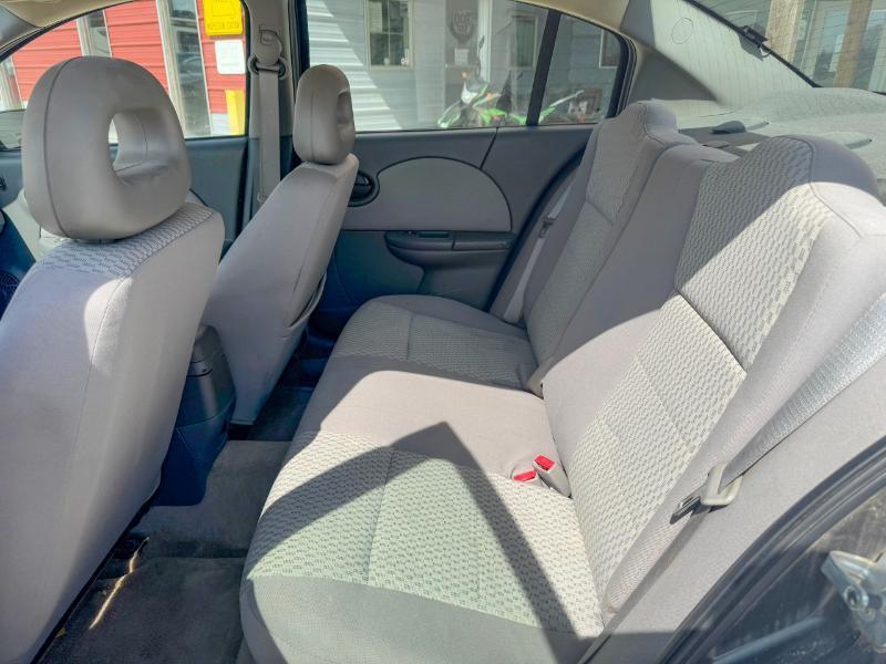 Saturn ION Sedan 2 2006
