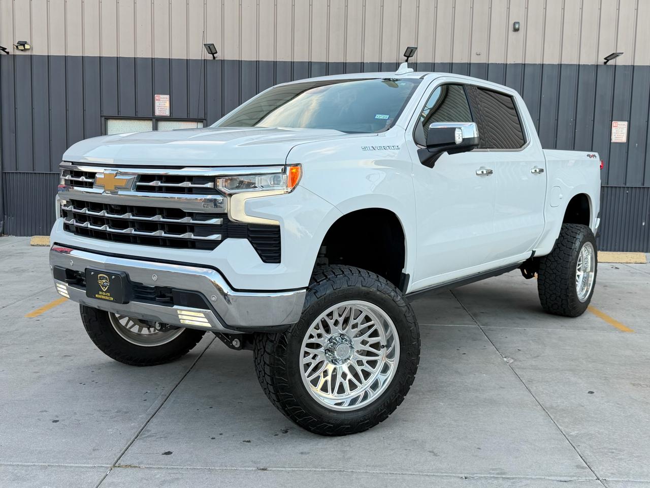2023 Chevrolet Silverado 1500 LTZ Crew Cab 4WD