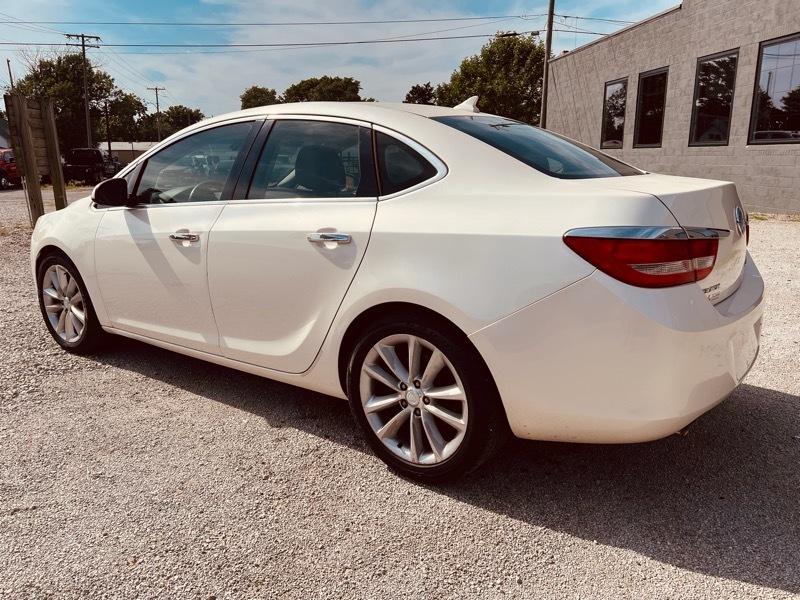 Buick Verano Base 2012