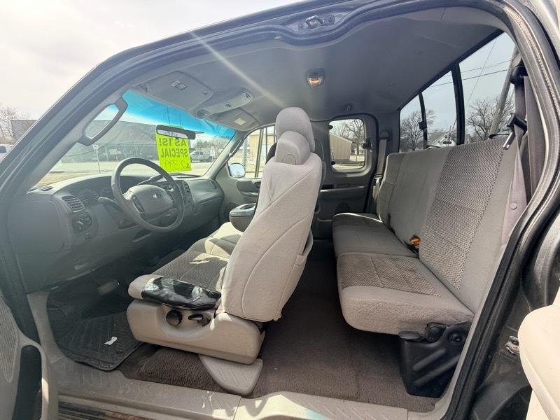 Ford F150 XL SuperCab Short Bed 2WD 2002