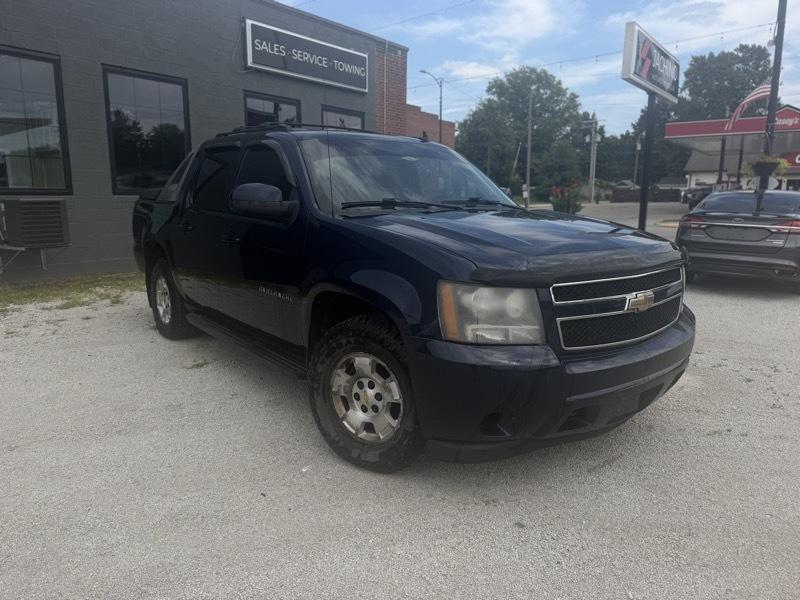 Chevrolet Avalanche LS 4WD 2011