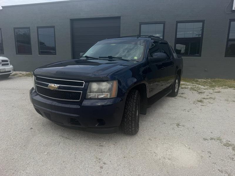 Chevrolet Avalanche LS 4WD 2011