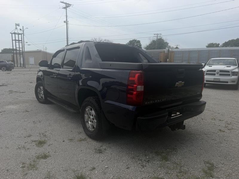 Chevrolet Avalanche LS 4WD 2011