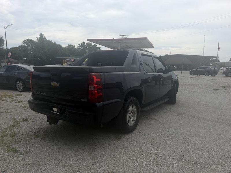 Chevrolet Avalanche LS 4WD 2011