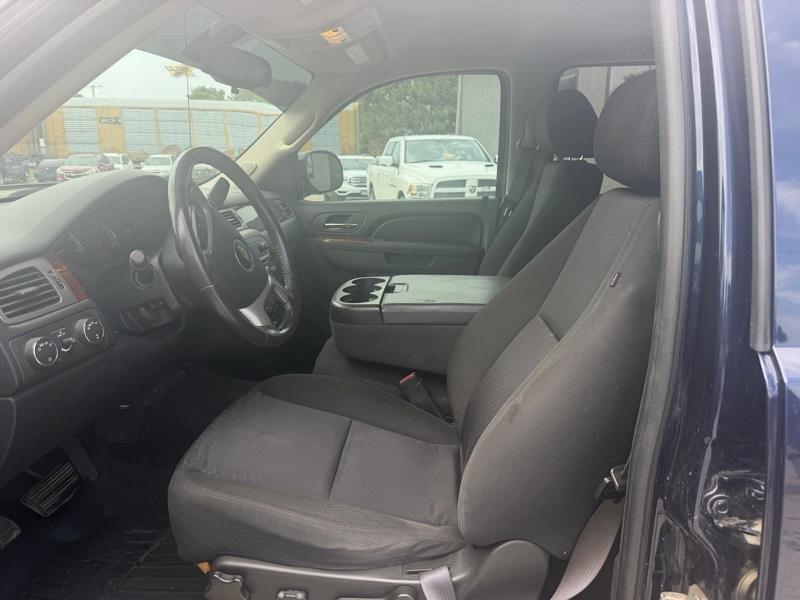 Chevrolet Avalanche LS 4WD 2011