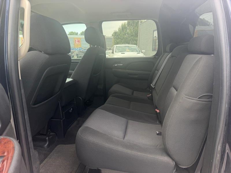 Chevrolet Avalanche LS 4WD 2011