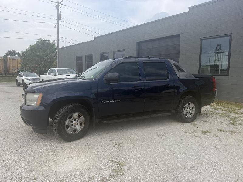 Chevrolet Avalanche LS 4WD 2011