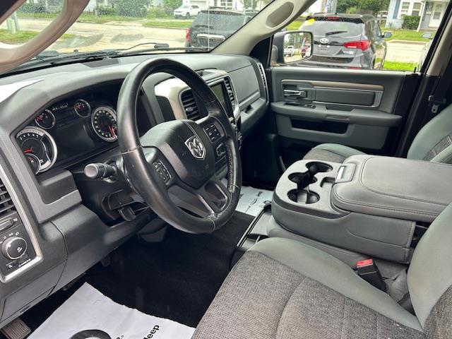RAM 1500 SLT Crew Cab SWB 4WD 2015