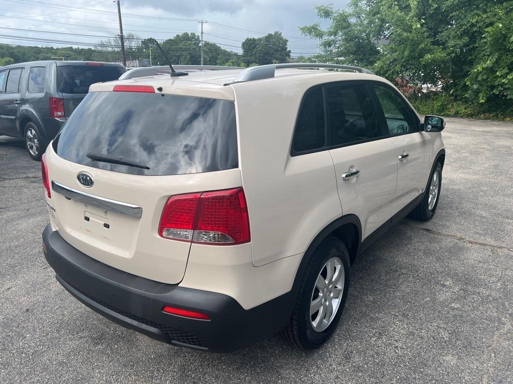 Kia Sorento LX 4D SUV AWD V6 2011