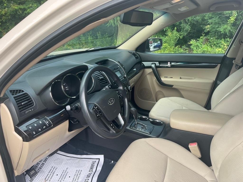 Kia Sorento LX 4D SUV AWD V6 2011