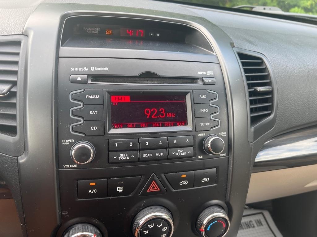 Kia Sorento LX 4D SUV AWD V6 2011