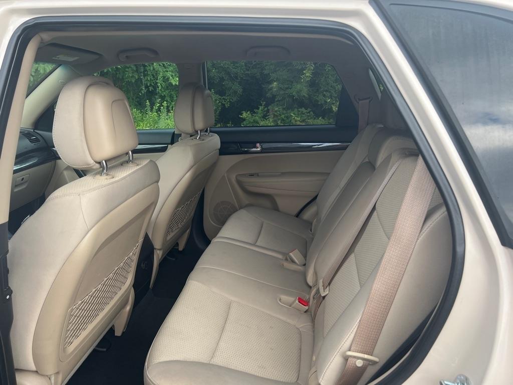 Kia Sorento LX 4D SUV AWD V6 2011