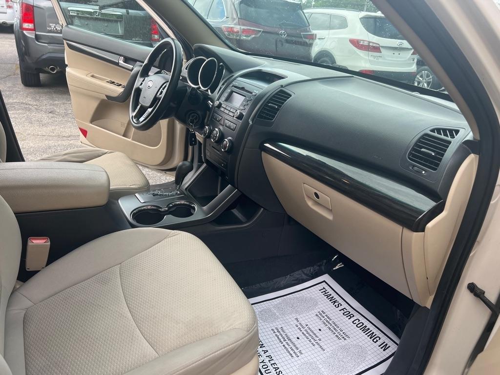 Kia Sorento LX 4D SUV AWD V6 2011