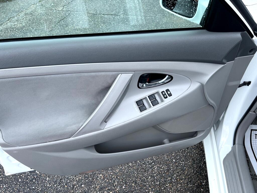 Toyota Camry LE 6-Spd AT 2011 Toyota Camry LE 6-Spd AT 2011